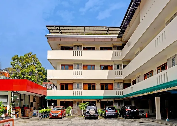 Oyo 1699 Verona Residence